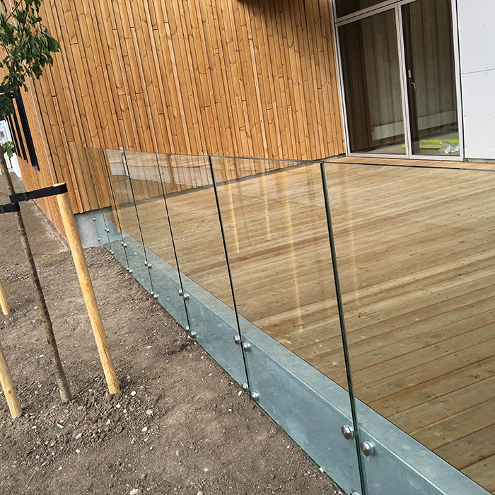 Glasværn leveres og monteres af AL-Glas